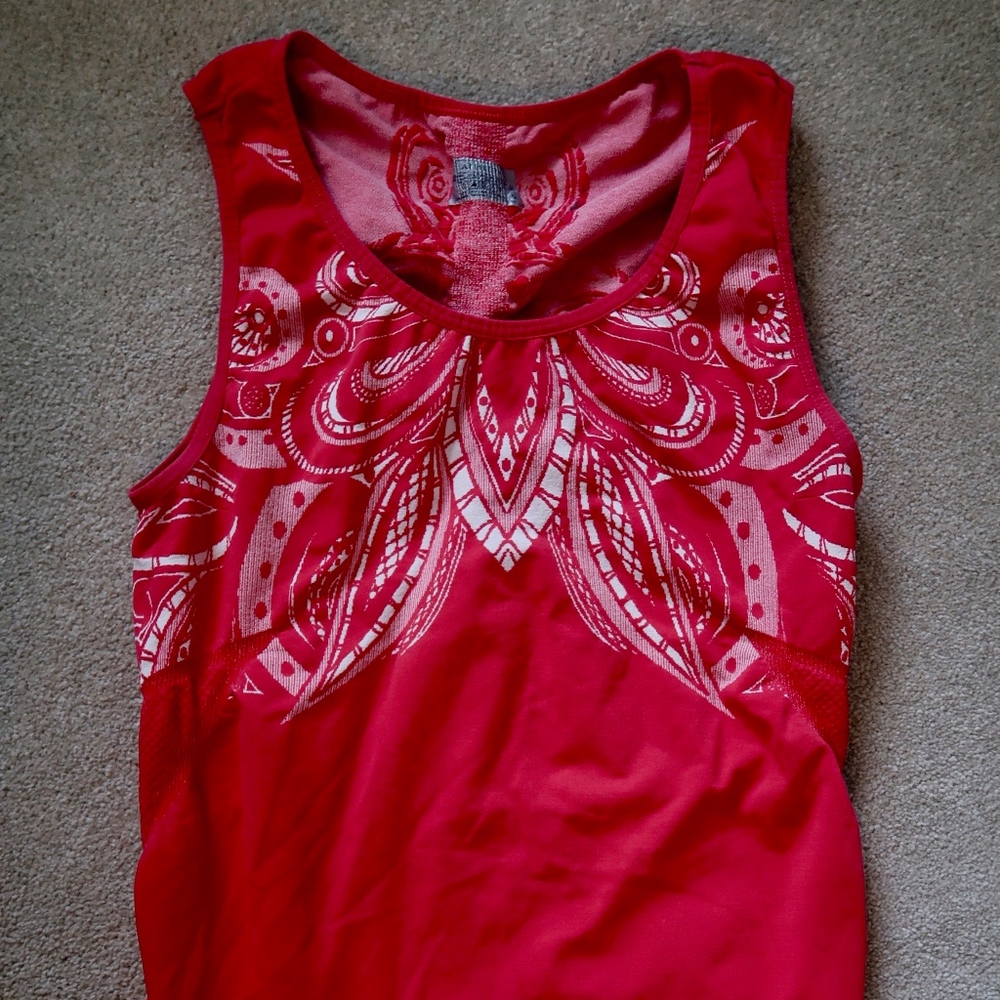 Athlete fitted tank top